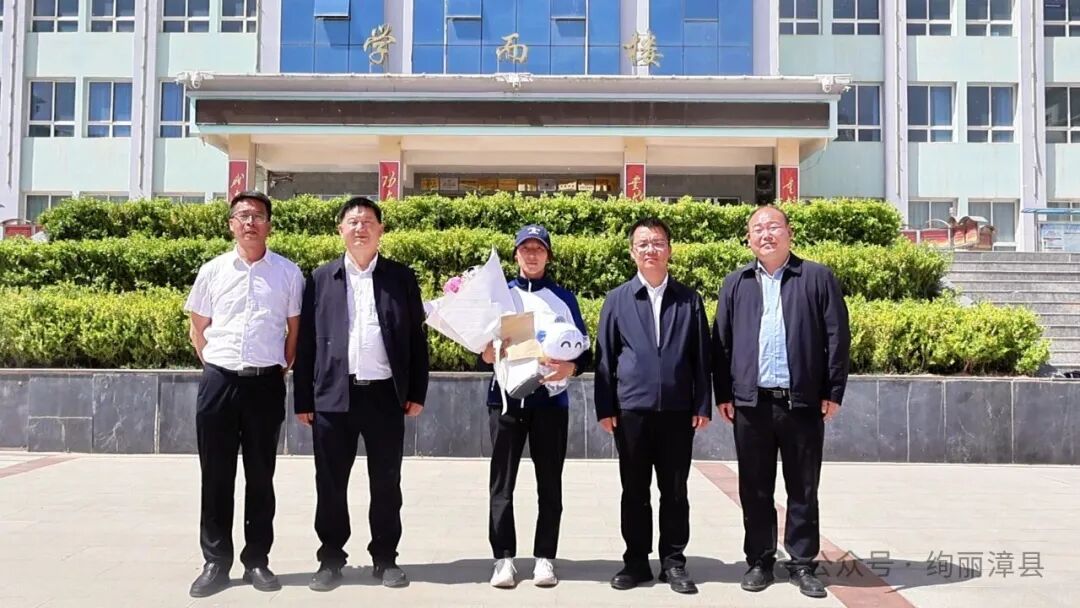 ���쵼�������߷�ο�ʱ�սʡʮ���˵����ؼ��˶�Ա